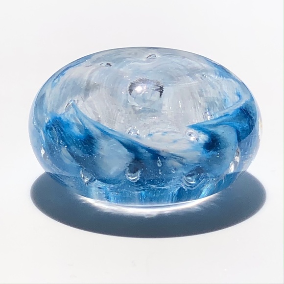 petite Glass Paperweight hand blown vintage White and Blue Flower with bubbles - Picture 1 of 9